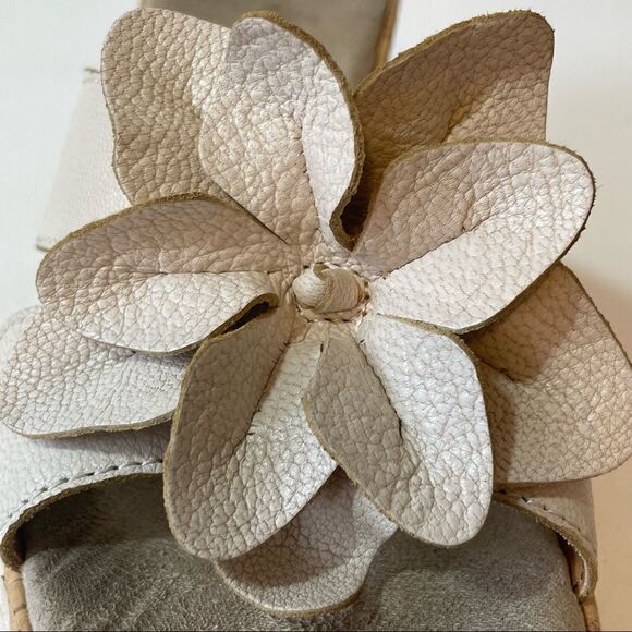 G.H. Bass Women's Ivory Leather Flower Bass wedge Luca Sandals 8.5 - Picture 7 of 11